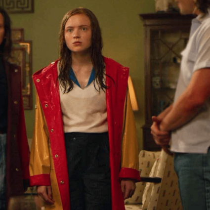 Sadie Sink Stranger Things S04 Max Mayfield Yellow Rain Coat