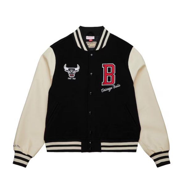 Men's Chicago Bulls Mitchell & Ness Black Hardwood Classics Varsity Jacket